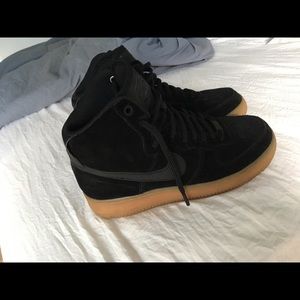 NIKE AIR FORCE 1 SUEDE BLACK HIGH TOP